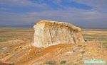 Уникальный палеонтологический памятник - останец "Кораблик" у холма Киин Кериш в Северном Призайсанье.