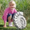 Пятилетняя девочка нашла раковину аммонита диаметром 40 сантиметров